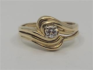 14K Yellow Gold apx 1/10 CTW Round Diamond Soilitare Wedding Set Size 5